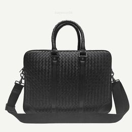 Briefcases 5A Famous Briefcase Top Leather Handbag for Men Single Fashion Minimalist Style High-end Brand Laptop Bag A4 Magazine 2023 New Black