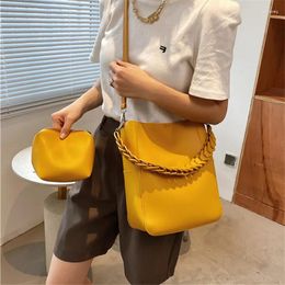 Shoulder Bags Luxury Pu Leather Solid Colour Crossbody Women Trendy Designer Casual Handbags Ladies Classic Thick Chain Sac