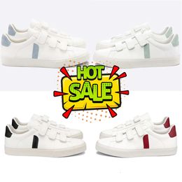 Designer Sneakers Casual Shoes For Men Women Leather V-10 Sneakers Flat Eco-Friendly Sneakers Luxury Classic White Low Top Sneakers Sustainable Trainers Size 36-45