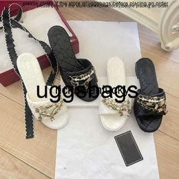 Chanells shoe Chanelity Sandal Chain Womens Quilted Pearl Branded Slippers Interlocking c Flat Mules Vintage Black White Cheques Beach Pool Party House Slides Desig