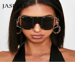 2019 New Square Rivet Trend Oversized Sunglasses Men Women Brand Design Metal Big Frame Vintage Black Pink Red Mirror Eyewear7962623