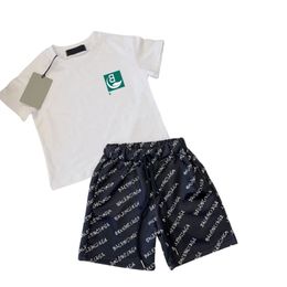 Barnkläder set sommar pojkar flickor brev tryckt kort ärm t-shirt två styckes designer märke barn kläder