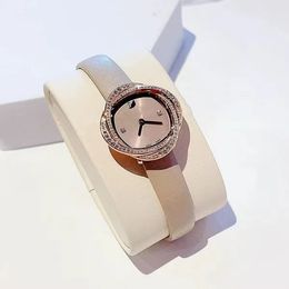 Women's watch, belt design, crystal dial, quartz watch, travel time accuracy, a unique personality of the product