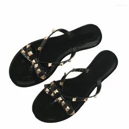 Slippers 2024 European Summer Fashion Rivet Bow Flat Flip Flops Women Wear Cool Jelly Shoes