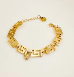 Nie verblasste Goldmanschette Armbänder 18k Gold plattiert Luxusdesigner Armbänder Edelstahl für Frauen -Juwelierparty -Schmucktife aus Frauen