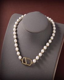 Sweet Simplicity Lady Brass Pearls Necklaces Pendants Geometry design Initial V Litter Pearl decorate Women Chain Necklace Jewel4599503