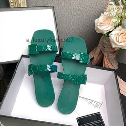 gucci gg Вы 2024 Brand Frauen Sandalen hochwertige Designerin Lady Pantoffeln Sommer Outdoor Fashion Plastikkette Jelly Slipper Luxus echtes Leder Ggitys W8K9