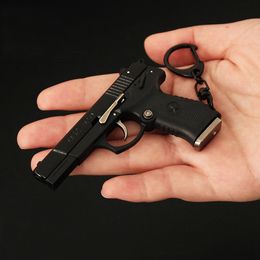 1: 3. Half alloy model toy gun keychain QSZ92 mini detachable small gun pendant pistol Unable to shoot