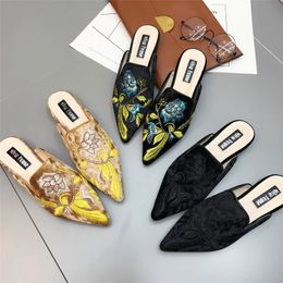 2020New Muller Shoes Swan Silk Embroidery Petals Pointed Toe Baotou Flat Women's Shoes Half Slippers Women's Summer Sandals Lazy