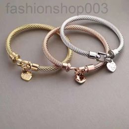 Desginer tiffanyjewelry bracelet Low Priced Jewellery Korean Engraved 18k Gold Titanium Steel Womens t Family Classic Peach Heart Bracelet