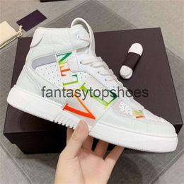 Valention Designer Valentine Sneakers shoes Valentines designer shoes VT Sneakers de couple sports casual shoes men women Luxury inside outside all leather shoes X