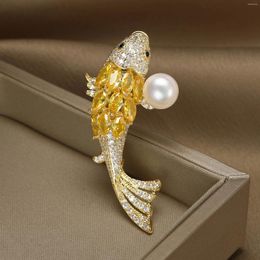 Brooches Lucky Koi Brooch For Women Unisex Natural Freshwater Pearl 14k Gold Plated Fish Pin Office Party Casual Accessory Gift