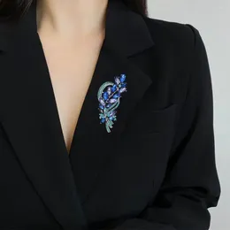 Brooches Women Elegant Leaf Shape Brooch Shiny Rhinestones Inlaid Pin Suit Collar Shawl Scarf Badge Costume Accessories