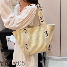 حقائب الشاطئ المصممة الفاخرة CH العلامة التجارية The Tote Straw Bag Womens Faciture Summer Travel Beach Bags Clutch Crossbody Fashion Beach Handbag Totes 2Colors Trend