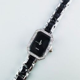 Frauenarmband Uhr, Quarzuhr, Kristalleinlagen, Modedesign Alle Matchstile