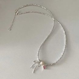 Anhänger Halsketten Minar Luxus rosa Farbe CZ Zirkon Herzweichknoten simulierte Perlen Halsketten für Frauen glänzende Silberwasser Wellenkette Choker