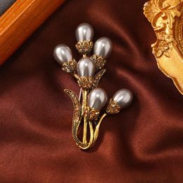 Brooches Muylinda Vintage Champagne Simulated Pearls Flower Brooch For Clothes Woman Man Rhinestone Pin Clip Accessories