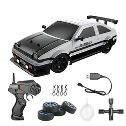 24G Drift Rc Car 4WD High Speed RC Toy Remote Control Model Vehicle with Light Spray for Child 240506