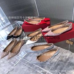 Valention heels Valentines VT Pointed Valentine Designer Rivet shoes Flat Shoes Shallow Red Soft Sole Shoes Flat Heel Shoes Female heel T7BHL