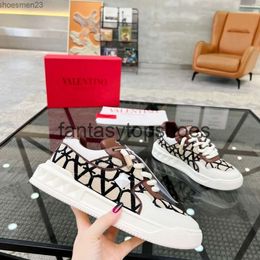 Valention shoe Valentine V Printed Valentines Mens Sneakers VT Sneaker Fashion Pace Mens Cowhide Runner Fashionable Shoes Trend Thick Soled Casual