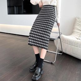 Skirts 2024 Spring Korean Women A-line Skirt Elegant Knitted Pencil Women's High Waist Temperament Bag Hip Casual Midi