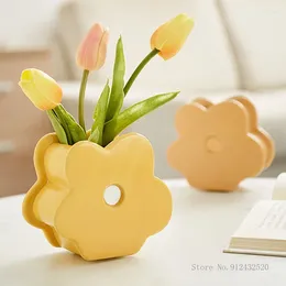 Vases 1pc Nordic Creative Cute Desktop Ceramic Flower Shaped Vase Home Living Room Dining Decorative Ornaments Small