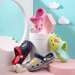 Sandals Cute non slip girl sandals garden shoes cartoon childrens sandals summer childrens sandals high-quality beach childrens sandalsL240510