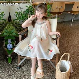 女の子のドレス2024夏の新しい子供の女の子の女の子ファッション服の子供の服を着た刺繍入りフラワーガーゼドレスチルドレンコート2-7yl240513