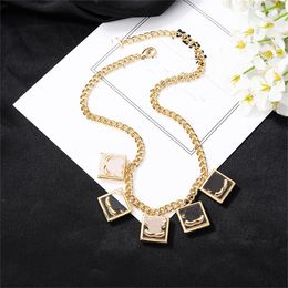 Letter C Woman Pendant Necklaces Cclies gold chokers Necklace Luxury Designer Jewellery Women C logo Retro Sweater chain 878