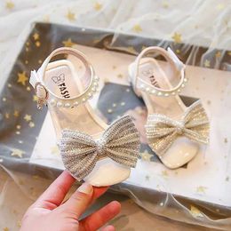 Sandals Summer girls sandals fashionable pearl sequins rhinestones bow ties princess shoes baby girls peeing toes party dresses shoe sizes 25-36L240510