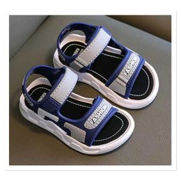 Sandalen Kinder und Mädchen Sandalen 2023 Korean Edition weicher Einzelrutsch kleiner und mittlerer Schuljungen und Babys Beach Sandalssl240510