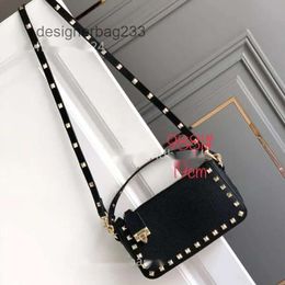 Lychee Underarm Lock Buckle Shoulder Designer 2024 Bag Handheld Bags Rivet Womens Vo Small Rock Leather Stud Single Valenteino Crossbody Fashion 9F7Y