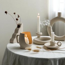 Candle Holders White Ceramic Small Simple Creative Holder European Geometric Modern Home Decor Bougeoir AH50CH