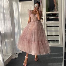 Simple Light Pink Short Prom Dresses Spaghetti Straps Tiered Tulle Prom Gowns Sweeheart Tea-Length Evening Party Dress 310f