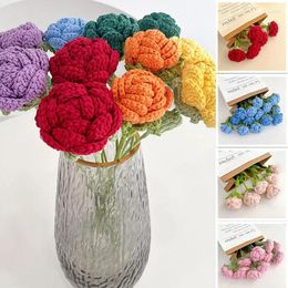 Decorative Flowers 1PC Flower Arrangements Forever Crochet Knitted Roses Finished Bouquet Girlfriend Gifts