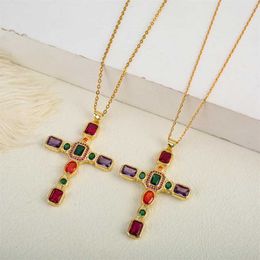 Hänghalsband personliga mikroinlagda färgade zirkonskors hänge halsband kvinnlig internet kändis mode religiös charm gåvor till honom j240513