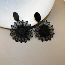 Stud Vintage Big Black Flower Clip on Earrings for Women Exaggerated Rock Personality Non Pierced Earrings Wedding Party Jewellery J240513