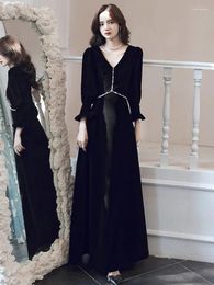 Party Dresses French Style Black Velvet Evening Dress Women V-Neck Long Sleeves Pearl Decoration Homecoming Simple Elegant Host Gown