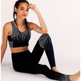 Moisture wicking yoga clothes Sports Suit Ladies Yoga Suit Fitness Wear good quality