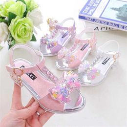 Sandaler Girls Flat Heel Sandals Girls Spring/Summer Little Girl Princess Dress Bow Tie Fashionabla Youth Shoesl240510