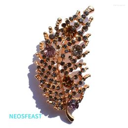 Brooches Elegant Gold Colour Plated Rhinestone Leaf For Women Corsage Hollowed Pin Ladies Gifts Coats Accessories Classic Jewellery