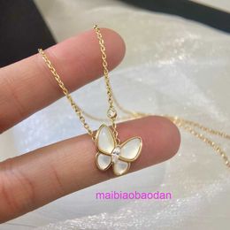 Top Luxury 1 to Original Vancllf Necklace High Version v Golden Fan Family White Fritillaria Butterfly for Women Cnc Plated 18k Rose Gold Clover Collar Chain