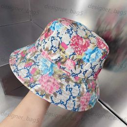 Designer cap Top Quality Popular strawberry Ball Cap Outdoor sports Male Ladies Fashion Leisure Hat Lovers Beach Resort Sun Hat High Letters Bucket Hat