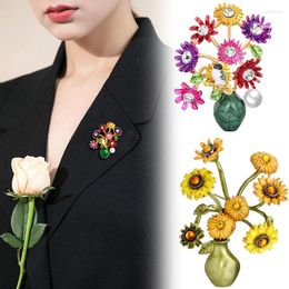 Brooches Elegant Sunflower Vase Brooch Pin Enamel Yellow Flower Women Sweater Suit Cardigan Accessories Party Gift