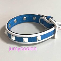 High Luxury Valetno and High Quality Versions Designer Letter Quadtapered Fashion Features Unisex Bracelets Studded Blue Leather005281 Original 1to1