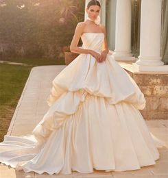 Vintage Long Strapless Satin Wedding Dresses A-Line Ivory Sleeveless Pleated Lace Up Back Vestido de novia Bridal Gowns for Women