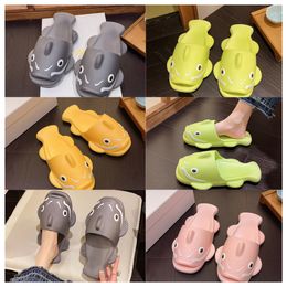 2024 Luxury Designer Funny Personalised Slippers Men Wearing Externally in Summer Home green grey Non slip Soft Sole Couples Stepping Feeling Cool sandal for Women