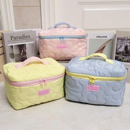 Storage Bags Large Capacity Cosmeticp Bag Beautiful Jacquard Texture Makeup Women Travelling Toiletries Organiser Portable Pouch