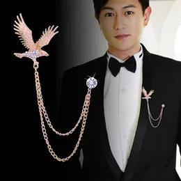 Brooches Tide Men's Eagle Brooch Banquet Corsage Rhinestone Animal Jewellery Suit Tassel Chain Lapel Pin