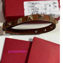 High Luxury Valetno and High Quality Versions Designer Letter Quadtapered Fashion Features Unisex Bracelets Rock Stud Bracelet Leather Bangle009535